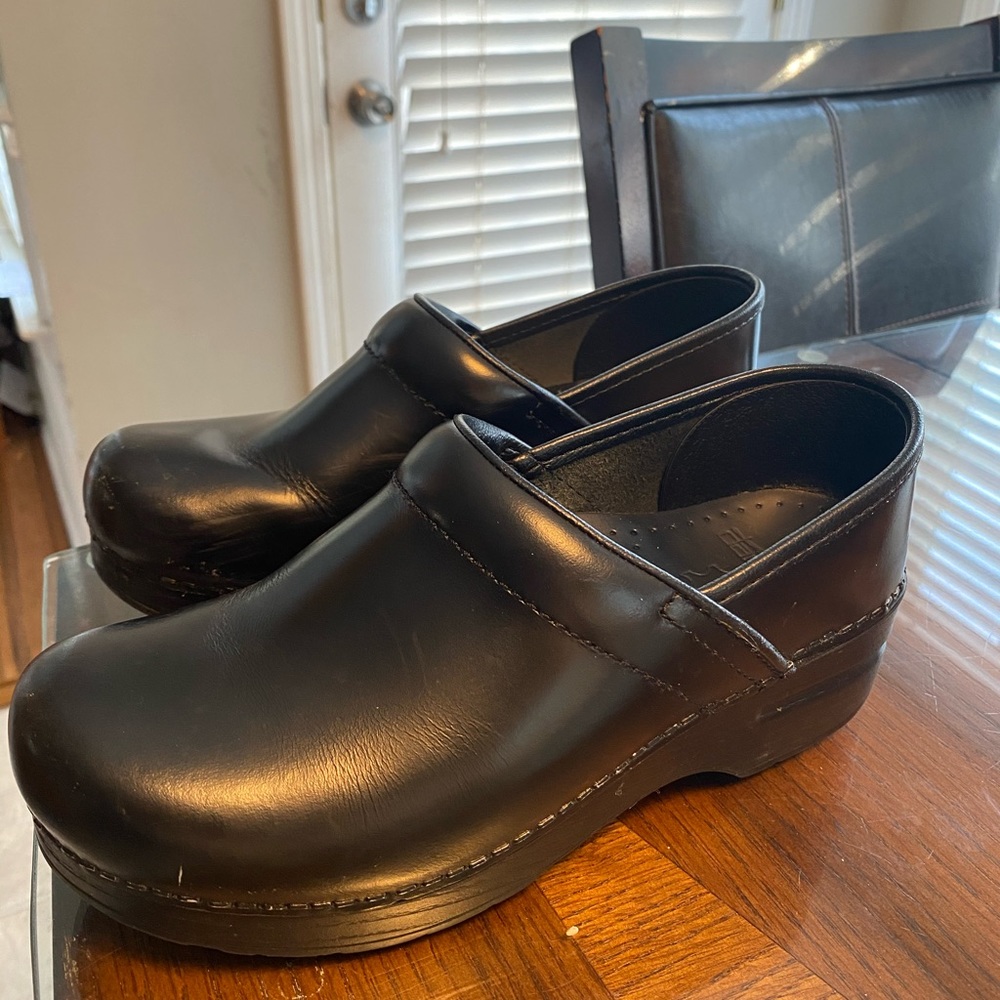Black Dansko Clogs size 7